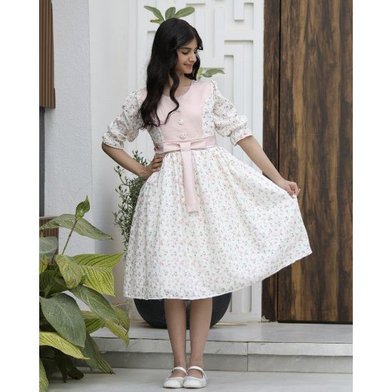 صورة فستان بناتي زهور وردي بفيونكة خصر حديثة وتصميم فريد | سحر التجدد - 1191